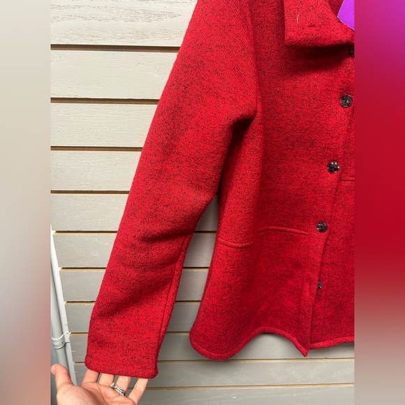 Elegant Scarlet Coat - Picture 5 of 6